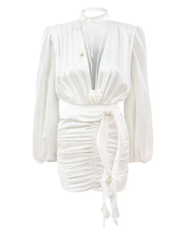 Urocza, bardzo kobieca i zmysłowa sukienka CHANTAL WHITE. Wykonana z delikatnego jedwabiu