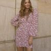 Summer viscose dress with small pink flowers | LOVIN. Perfect for summer