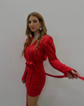 Amazing KRISTIN dress in an intense red color. Must Have for going out and family occasions